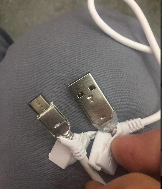 Καλώδιο Micro-USB 0.35μ (ιδανικό για γραφείο - αμάξι) Καλώδιο Micro-USB 0.35μ (ιδανικό για γραφείο - αμάξι)